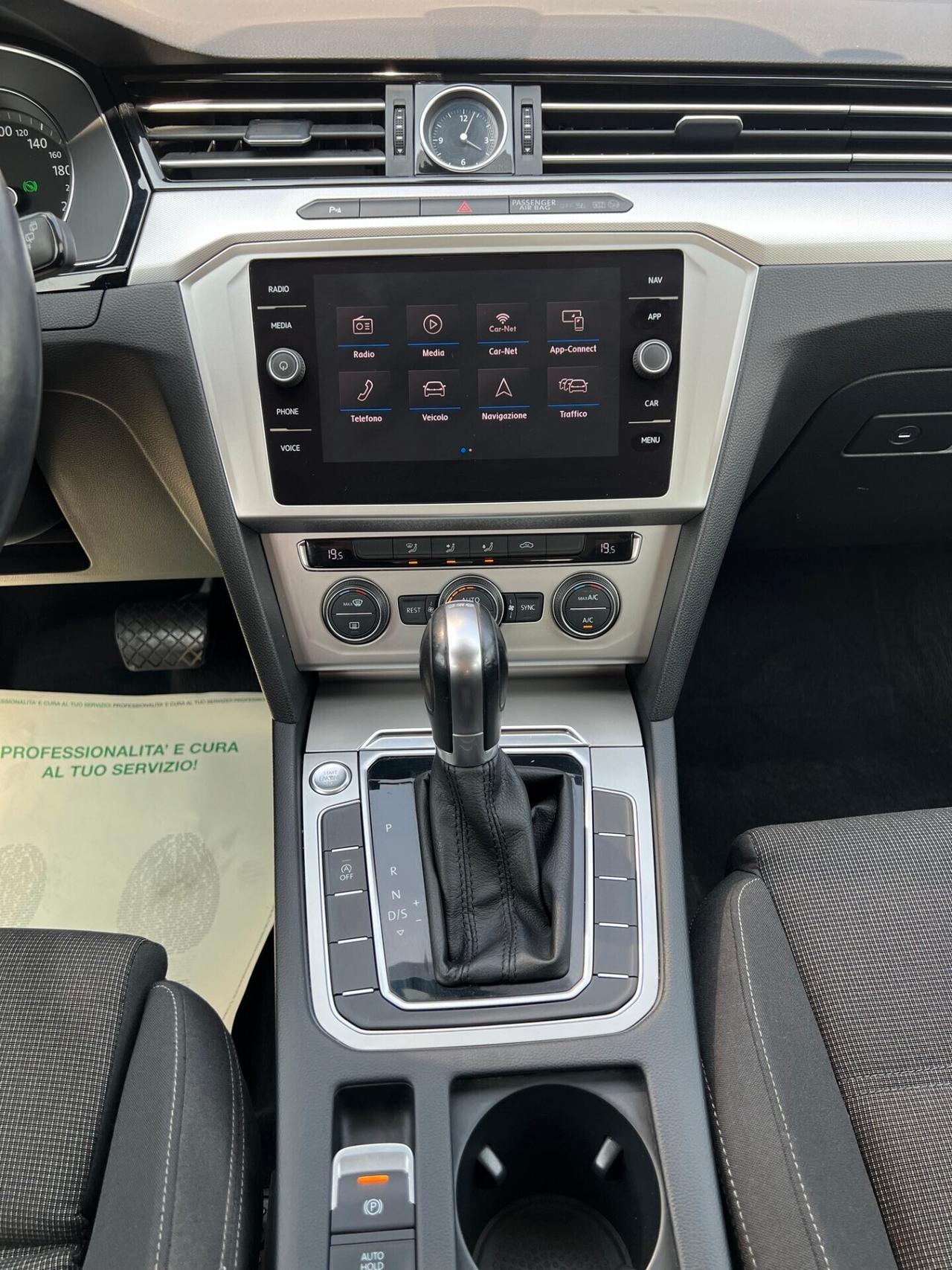 Volkswagen Passat Variant 1.6 TDI SCR DSG Business BMT colore Bordeaux