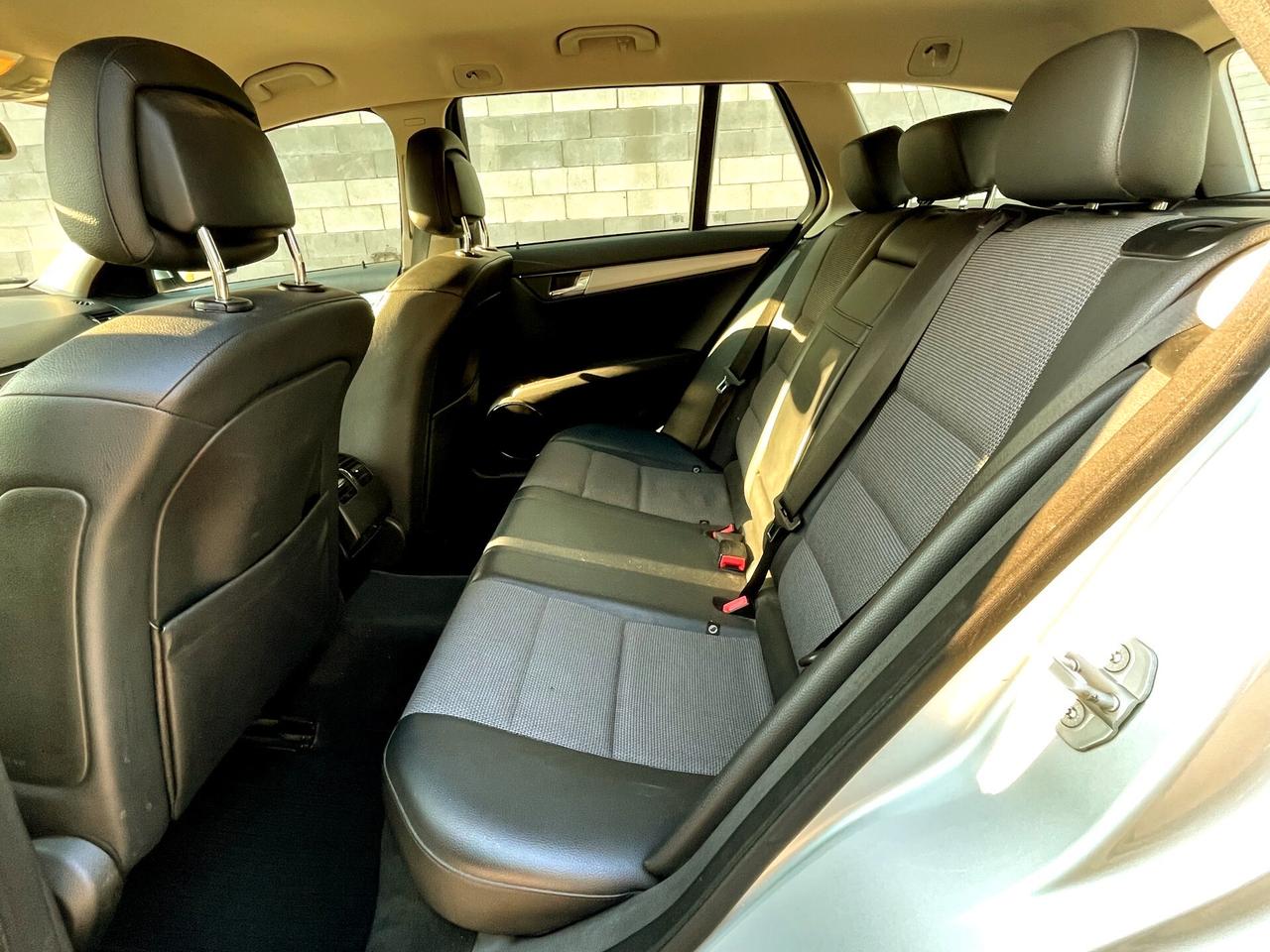 MERCEDES C220d aut.-AVANTGARDE-Pelle.Navi-FULL