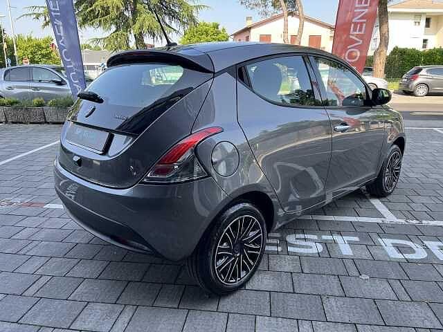 Lancia Ypsilon 1.0 FireFly 5 porte S&S Hybrid Ecochic Silver