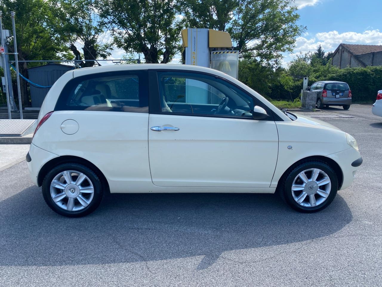 Lancia Ypsilon 1.2 16V Argento