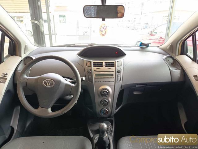 TOYOTA Yaris 1.0 5 porte Sol