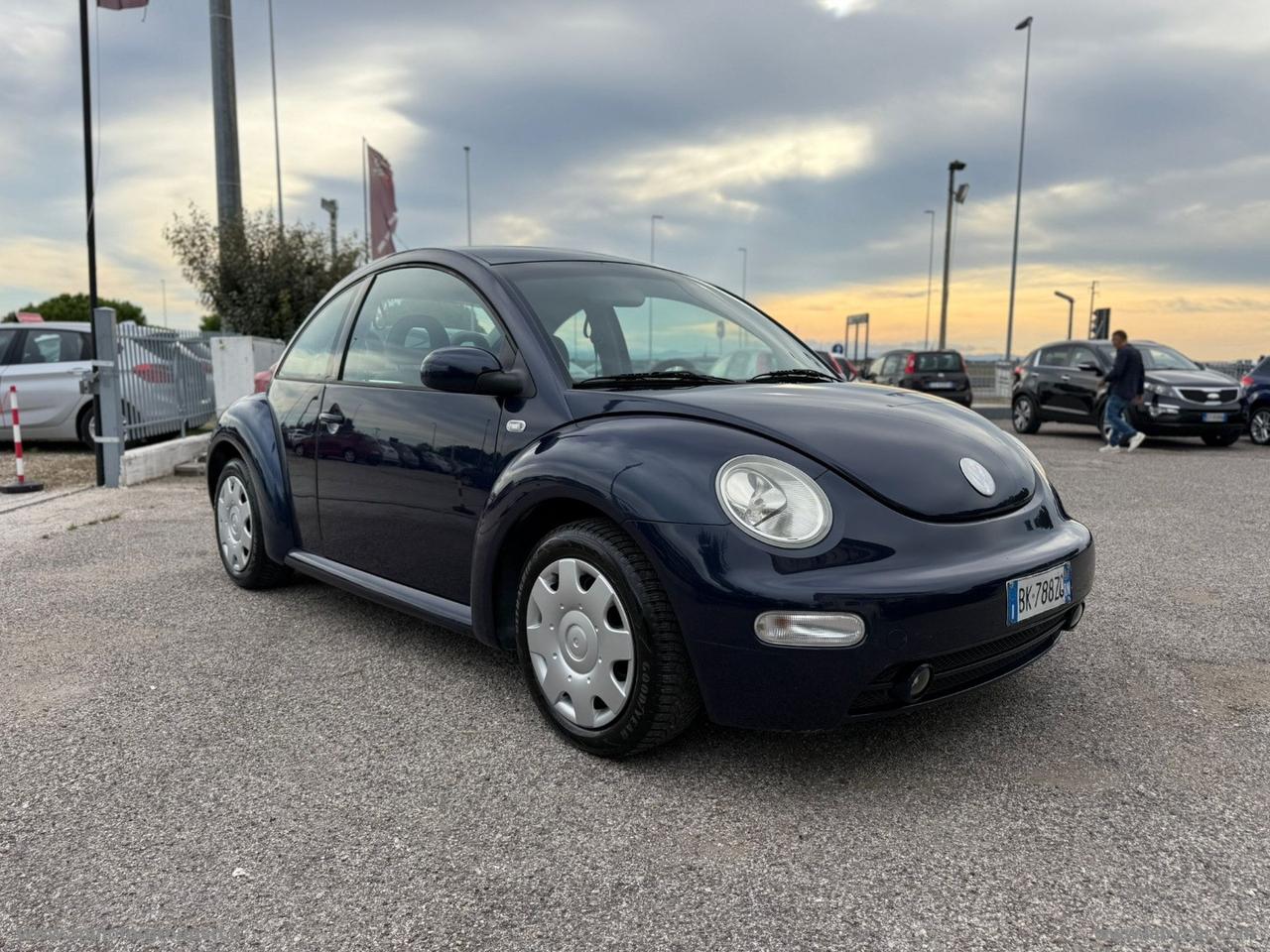 VOLKSWAGEN New Beetle 1.6