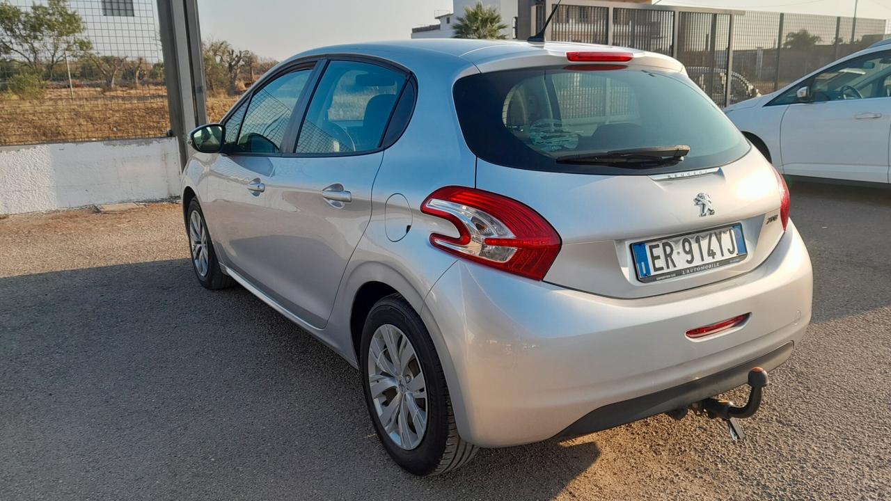 Peugeot 208 1.4 HDi 68 CV 5 porte Allure
