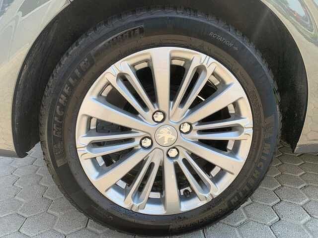 Peugeot 208 PureTech 82 5 porte Allure