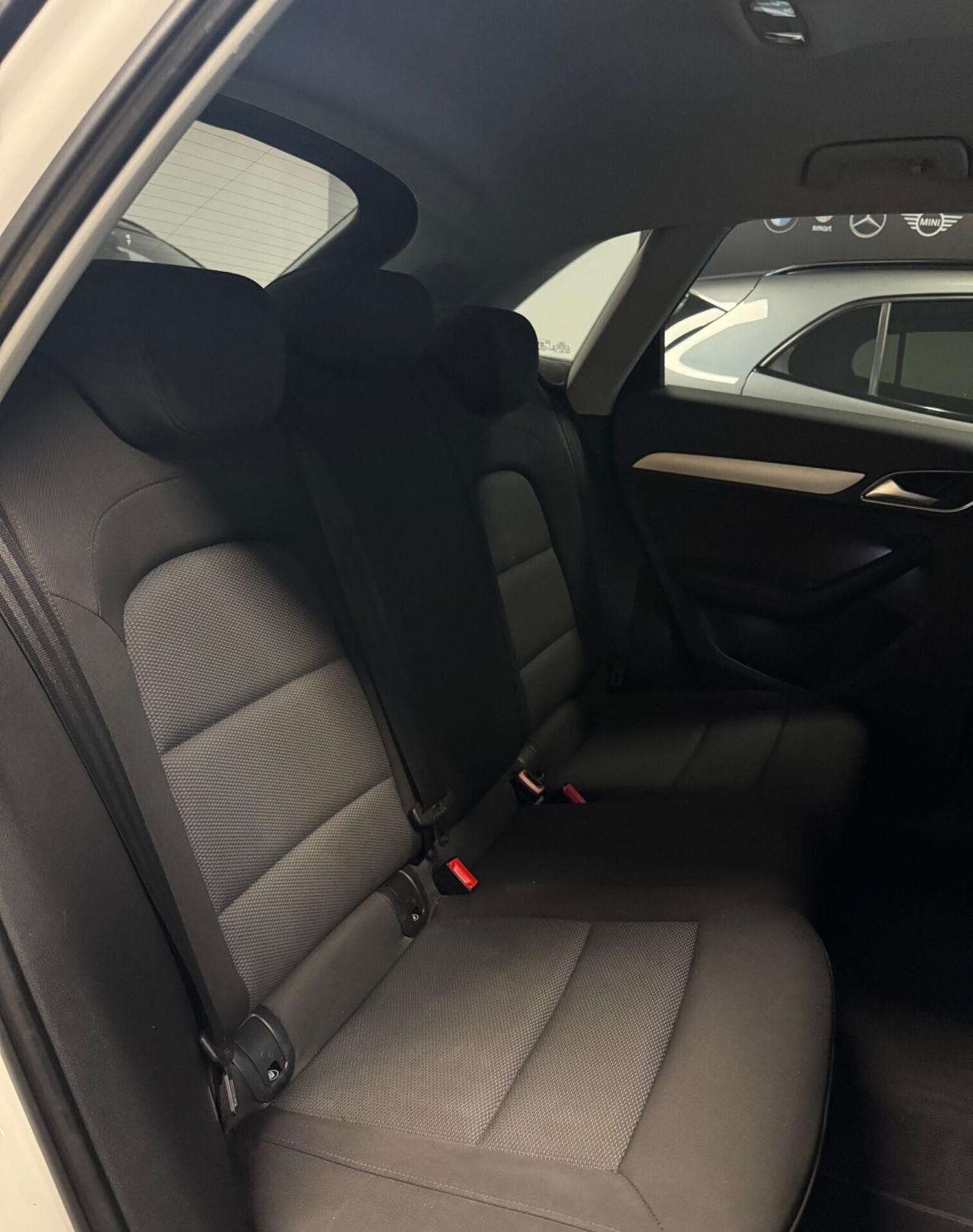 Audi Q3 2.0 TDI 120 CV S-Tronic Sport