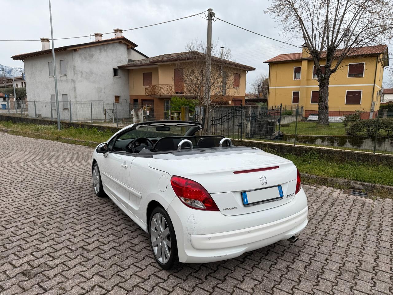 Peugeot 207cc 1.6 HDi Cabrio OK Neopatentati