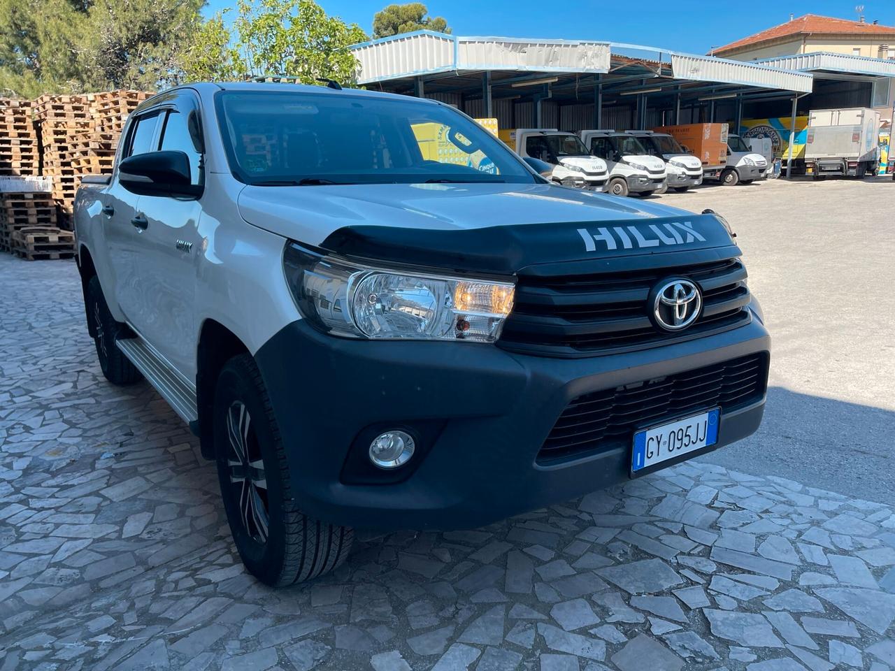 Toyota Hilux 2.4 D-4D A/T 4WD 4 porte Double Cab Lounge GX4X4