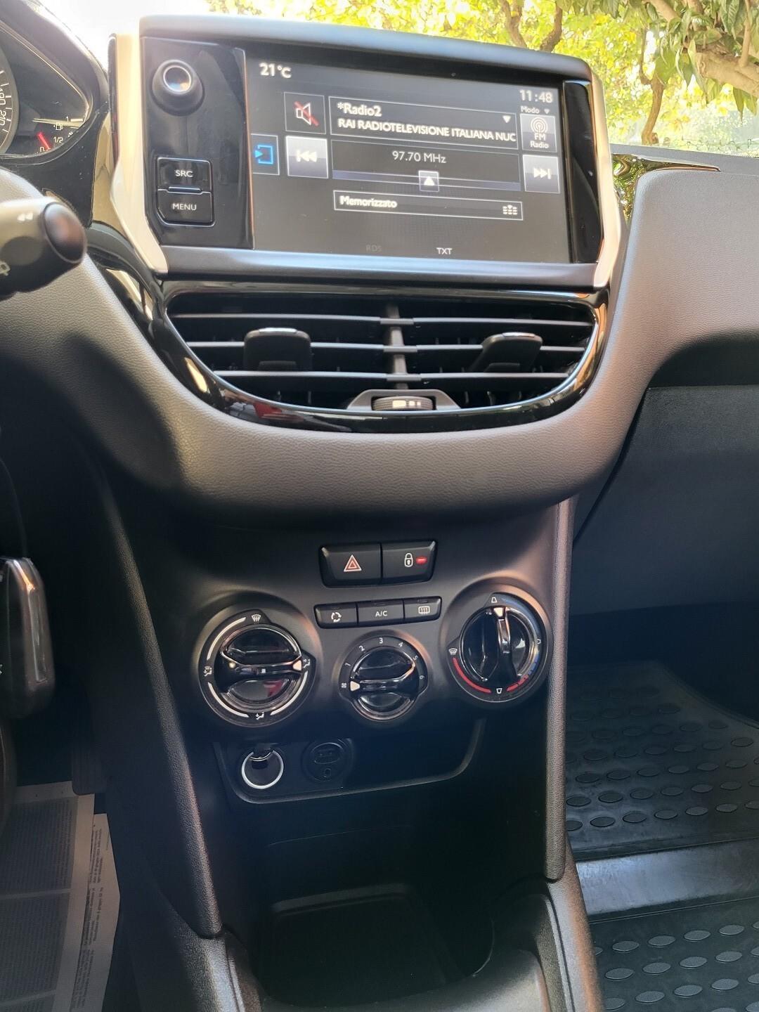 PEUGEOT 208 1,4 HDI-UNICA PROPRIETAR-4 REVISIONI