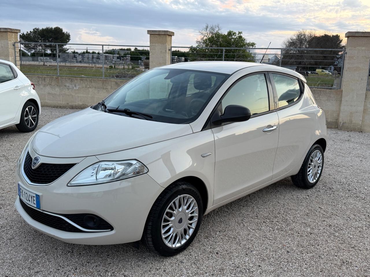 Lancia Ypsilon 1.2 69 CV 5 porte Gold