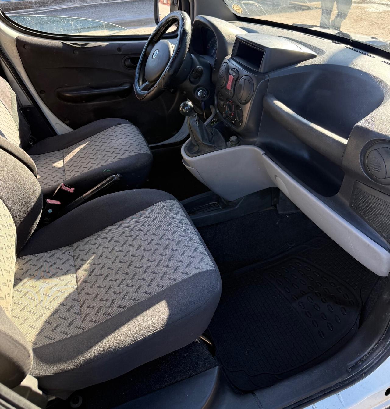 Furgone Fiat Doblò cargo 1.9 MJT 105 CV neopatentati