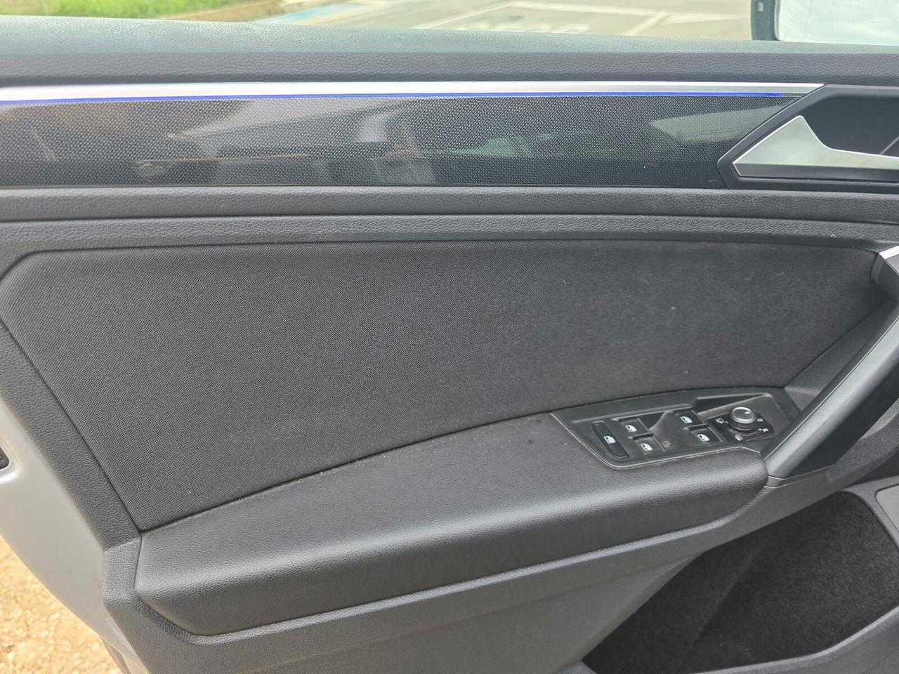 Volkswagen Tiguan 2.0 TDI 150 CV SCR DSG R-Line