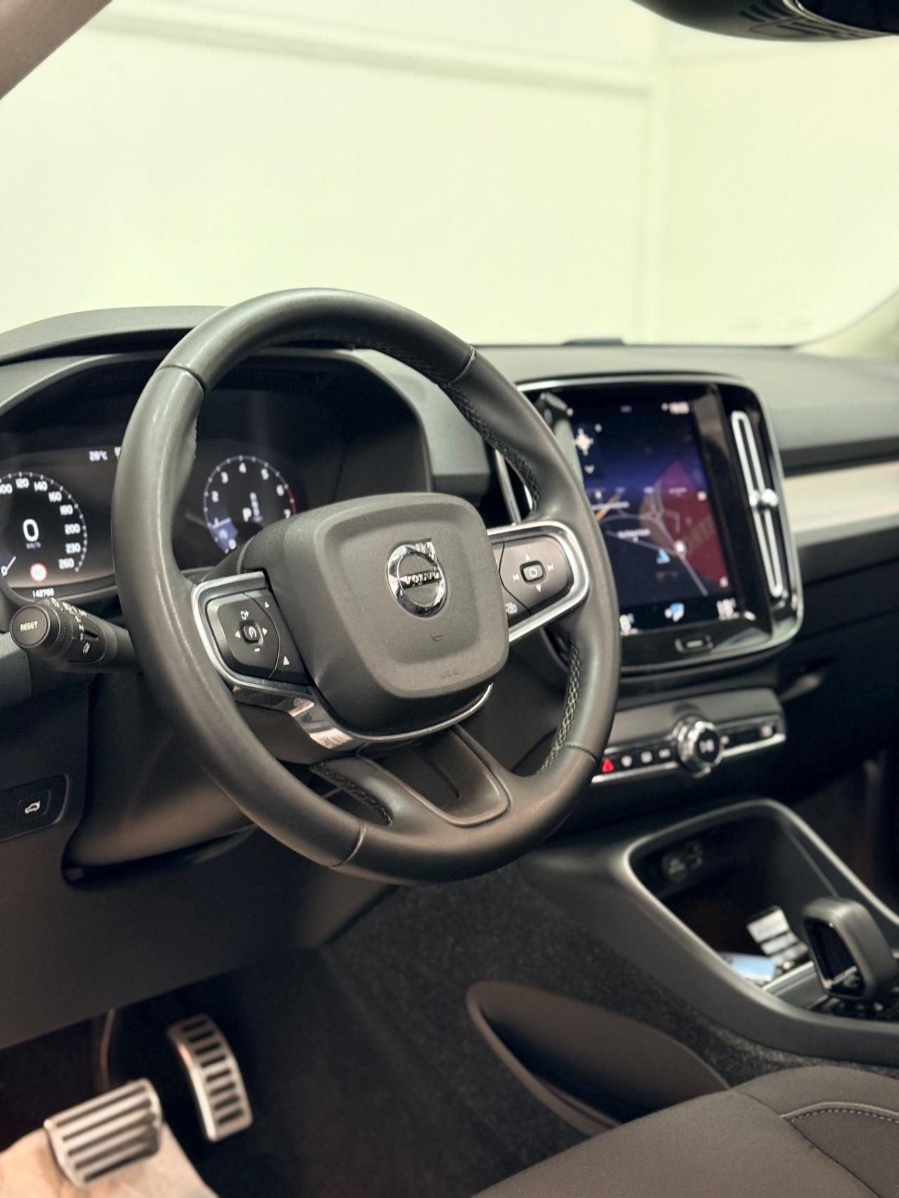 Volvo XC40 1.5 T2 aut 129cv Neopatentati Momentum 05/2022