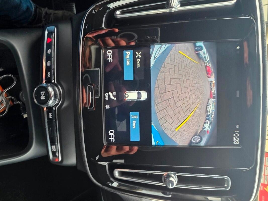 VOLVO XC40 (2017-->) XC40 D3 Geartronic Momentu...