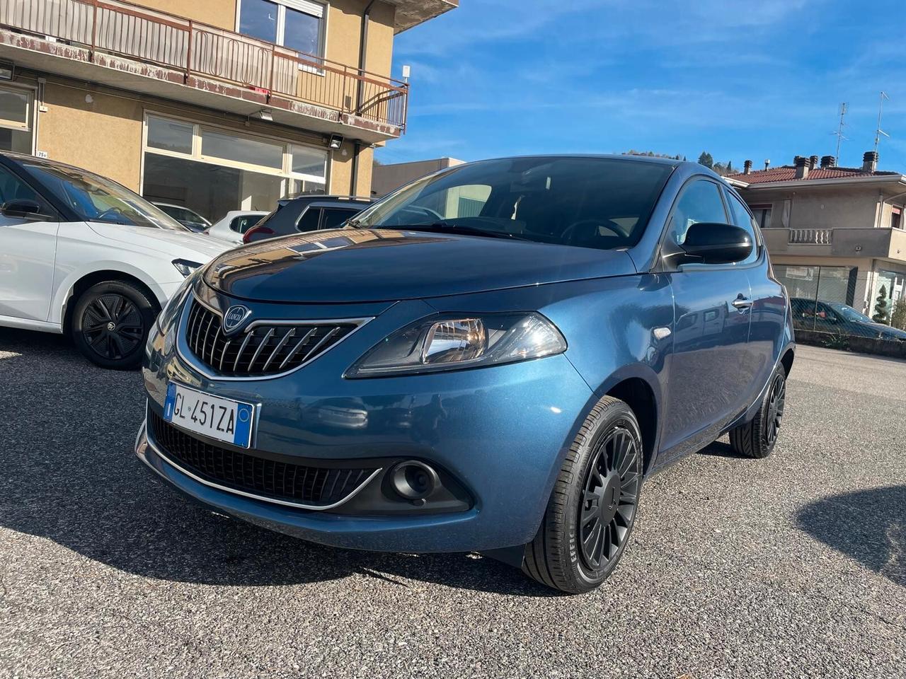 Lancia Ypsilon 1.0 Hybrid Ecochic Siler