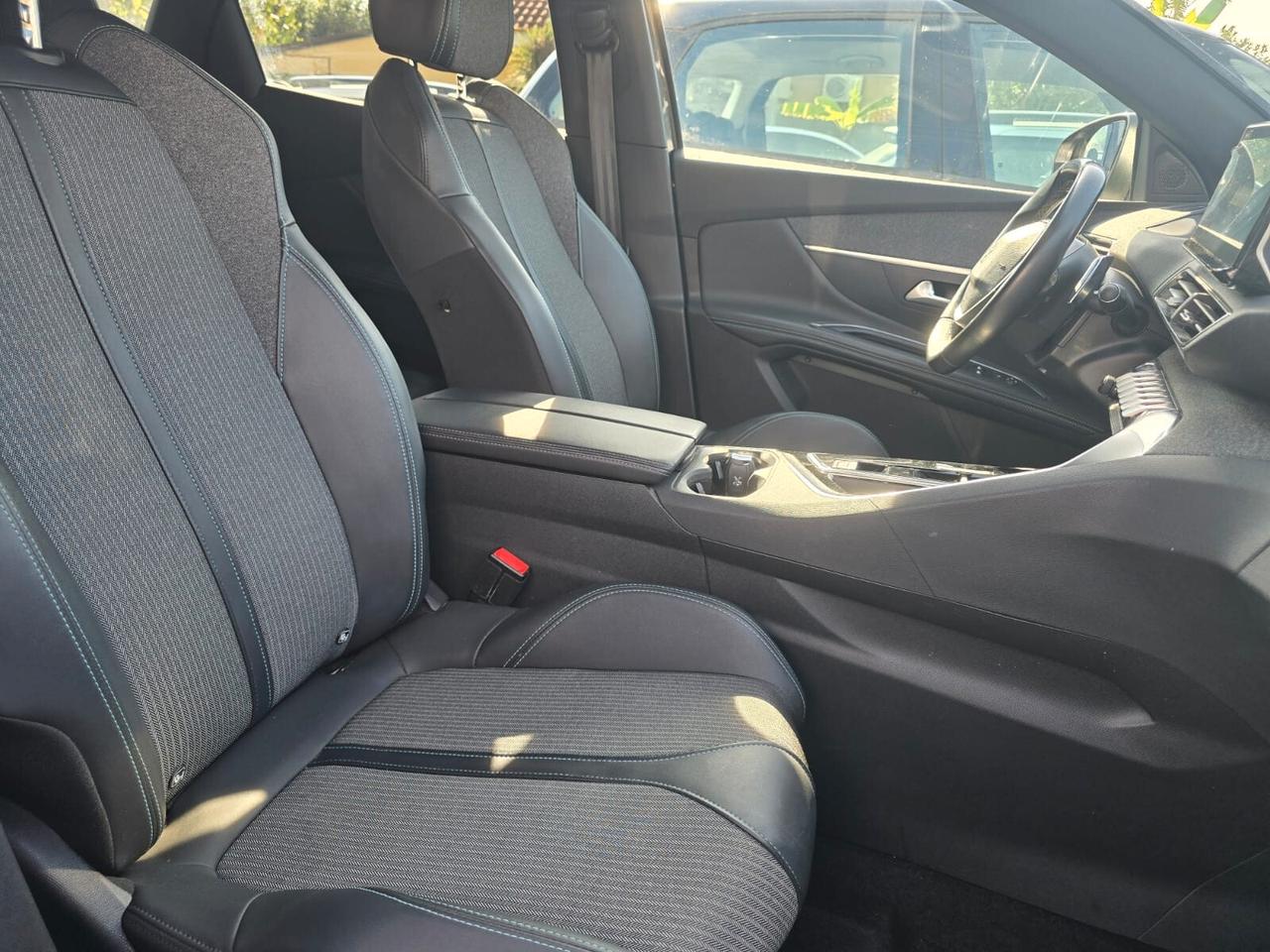 PEUGEOT 3008 EAT8 130CV ALLURE PACK FULL
