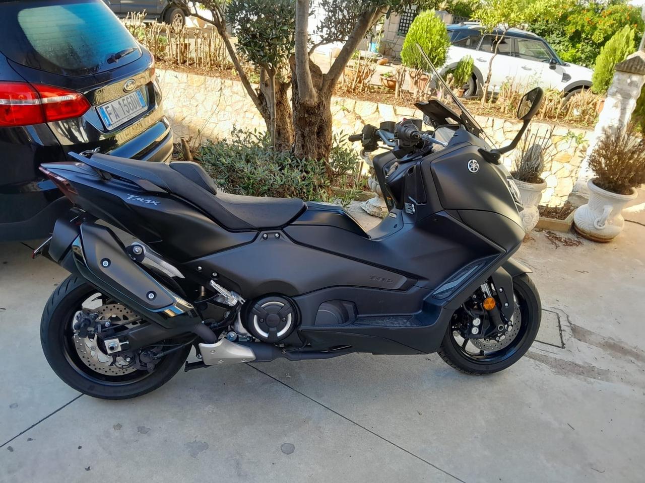 Yamaha T Max 560 Black edition