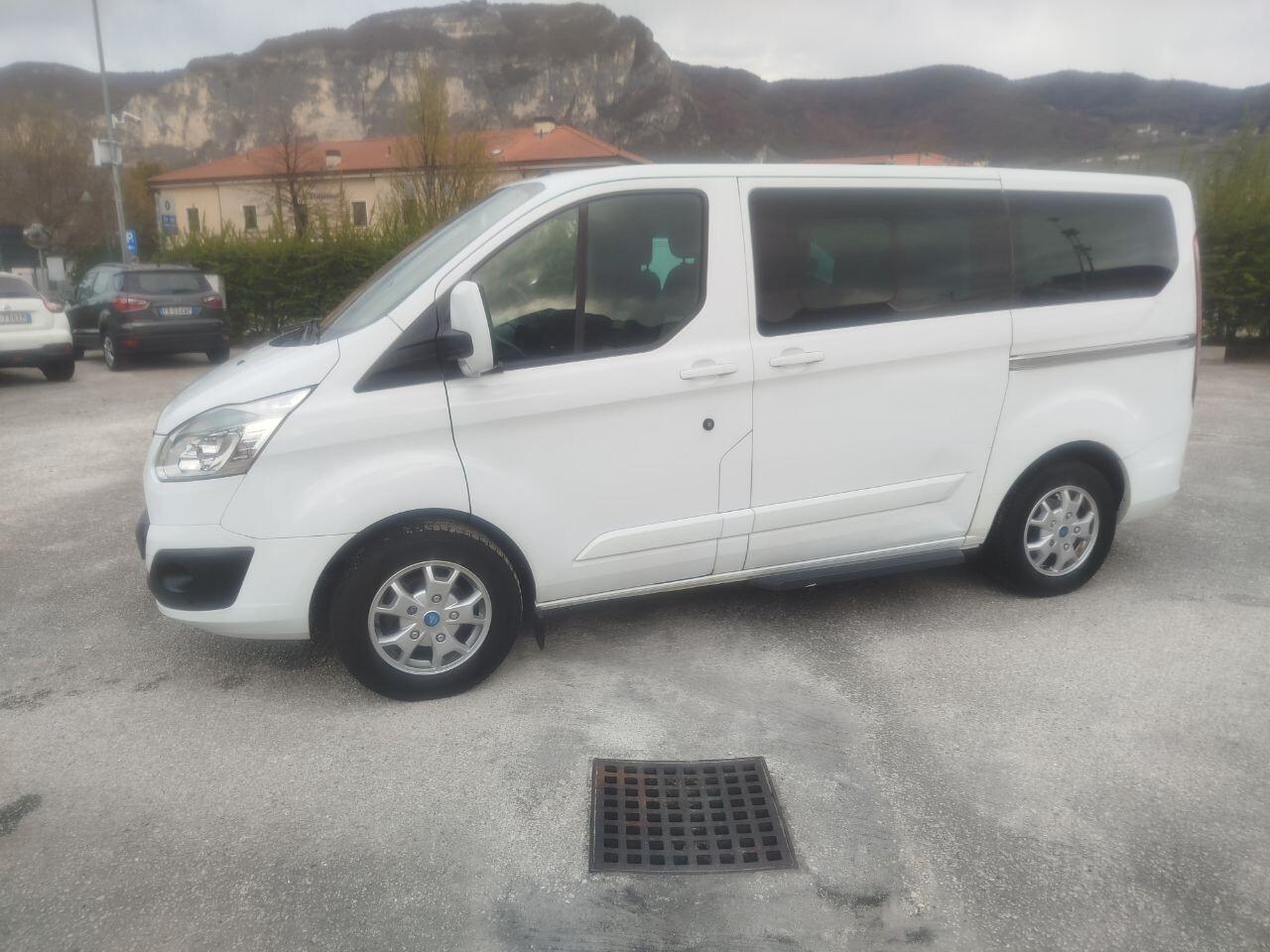 Ford Tourneo Custom 300 2.2 TDCi 155CV PC Titanium