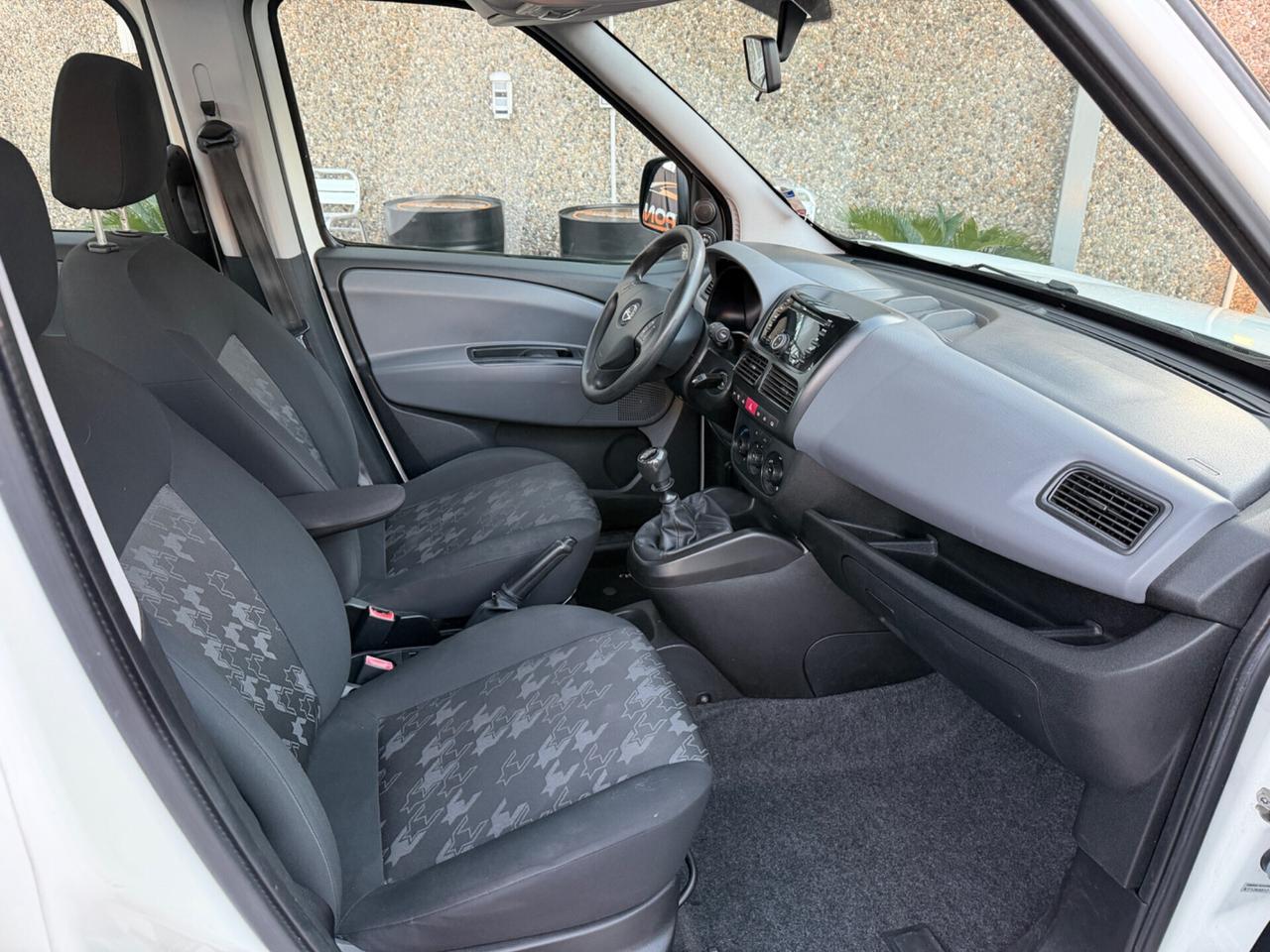 OPEL COMBO 1.6CDTI TETTO ALTO PEDANA OMOLOGATA DISABILI