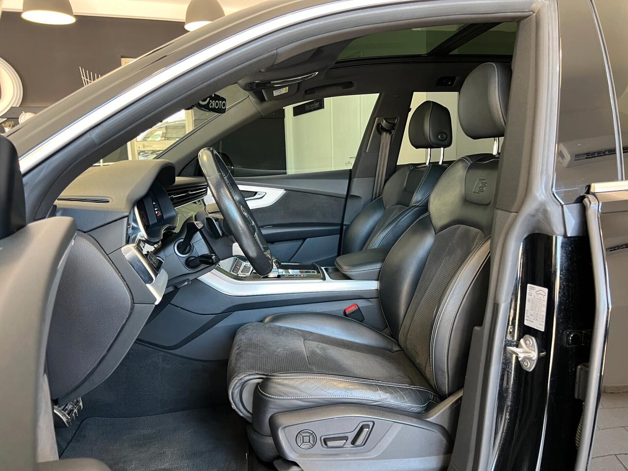 Audi Q8 45 TDI S LINE TETTO-FULL-BLACK