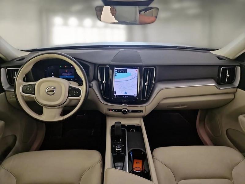VOLVO XC60 B4 D automatico Momentum Pro