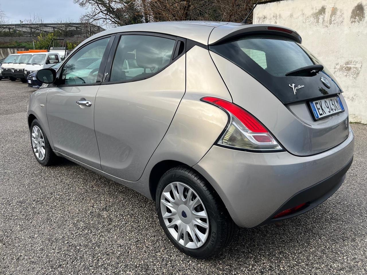 Lancia y 5P-1.2 gpl-km 130000-full-11/2011