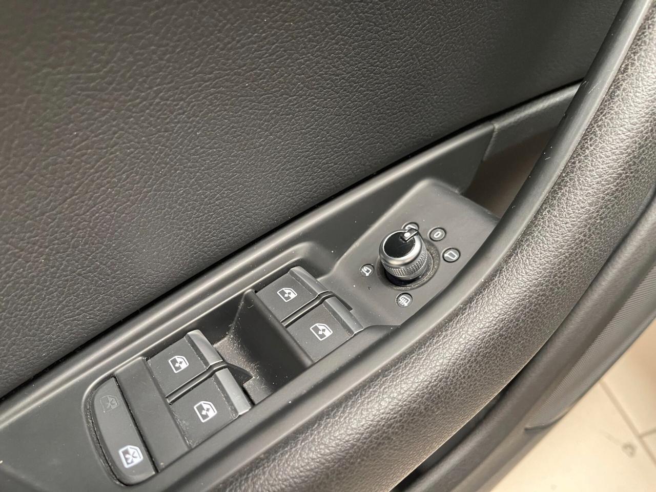 Audi A4 Avant Sport 35 2.0 TDI 150cv s-tronic-LEGGI SOTTO