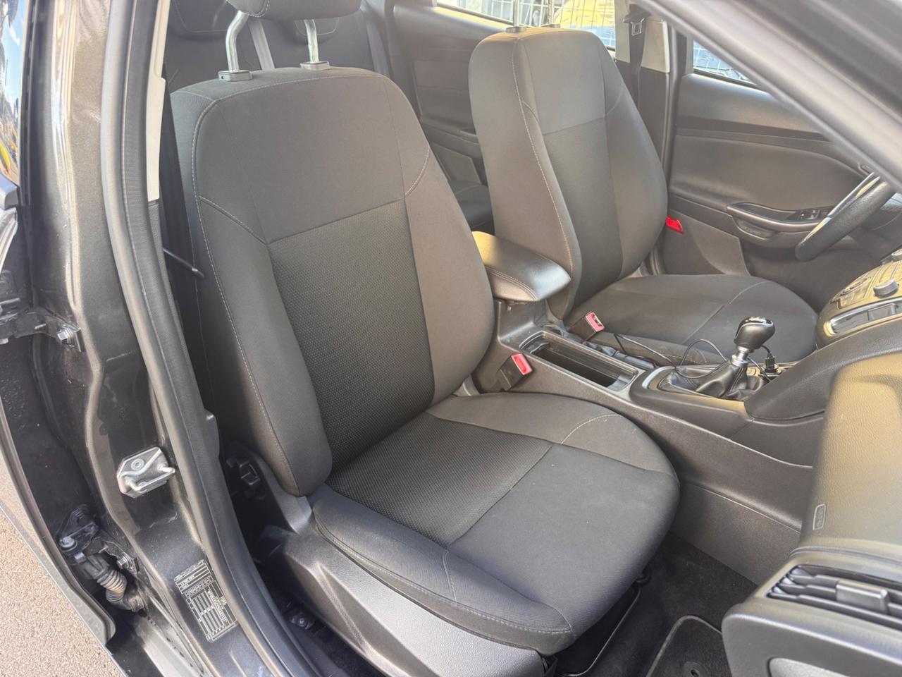 Ford Focus 1.5 TDCi 120 CV 5.P neopaten garanzia 12 mesi