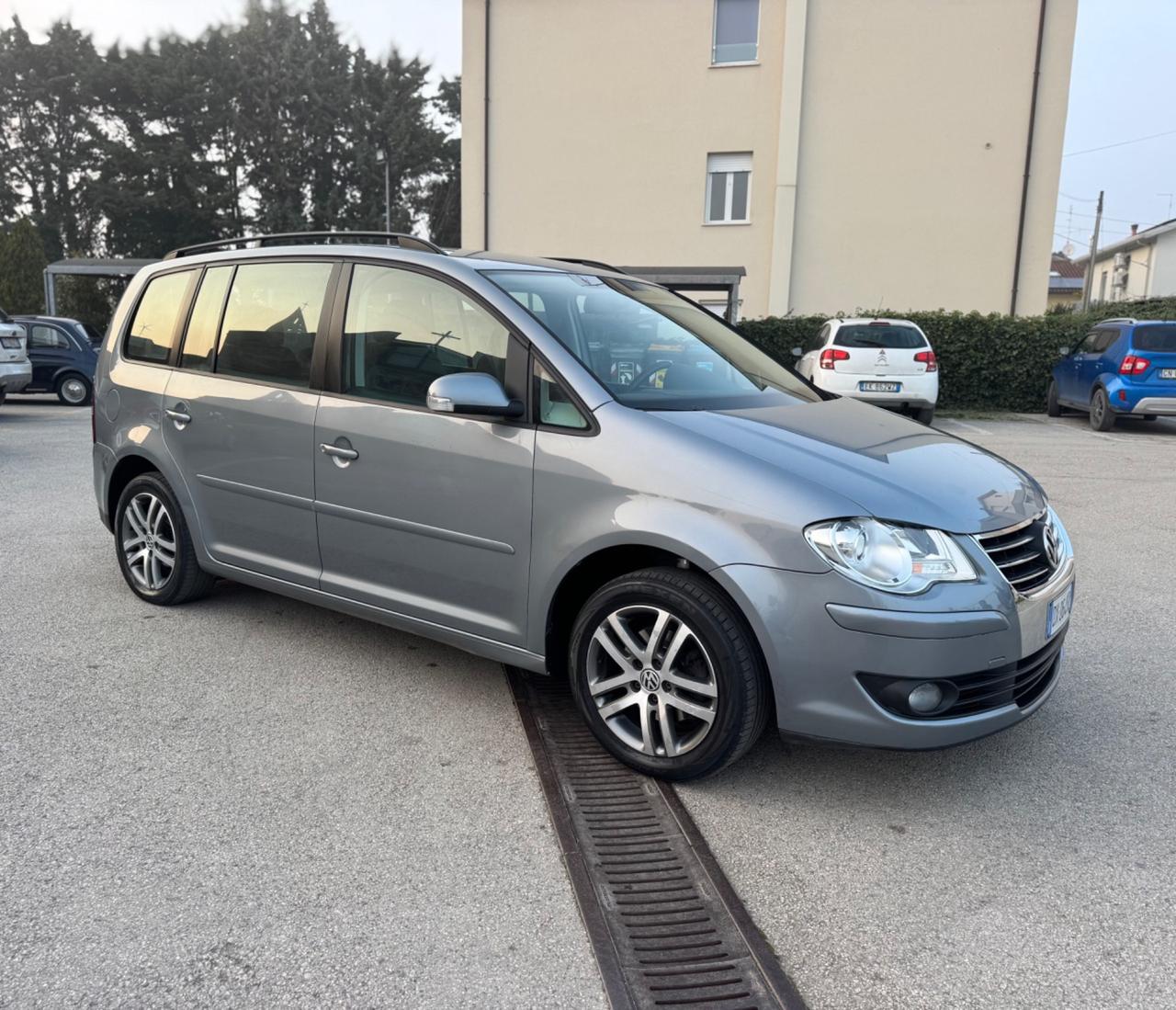 Volkswagen Touran 2.0 Highline Ecofuel 7 POSTI