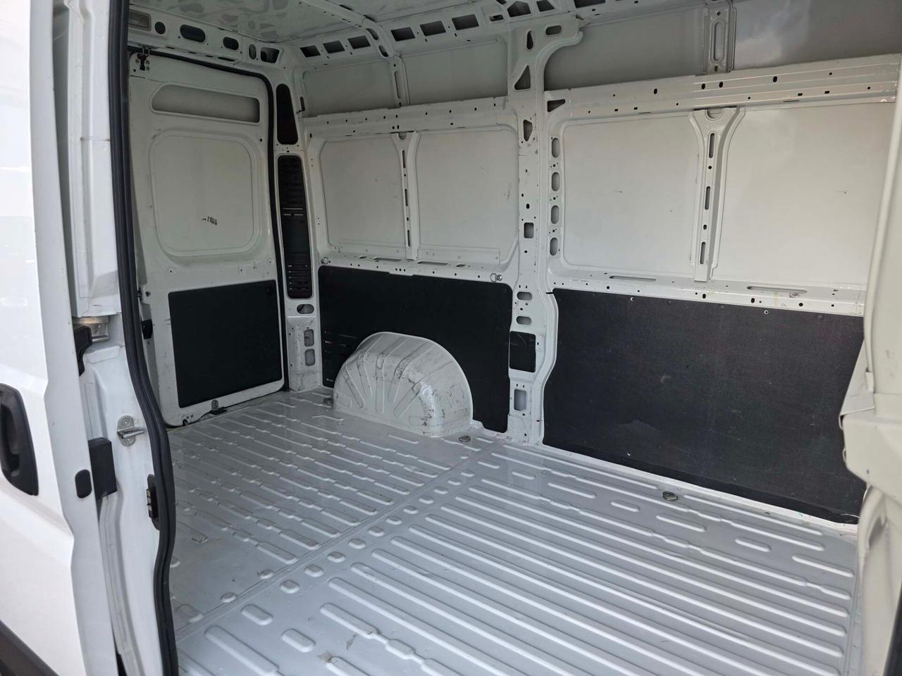 Peugeot Boxer 2.2 120cv BlueHdi SeS 333 L2H2