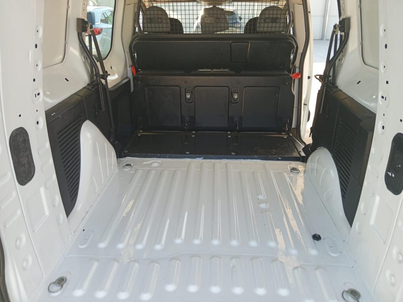 Partner MAX 1.6 DISEL C.V 100 POSTI 5 AUTOCARRO PERFETTO QUAL PROVA