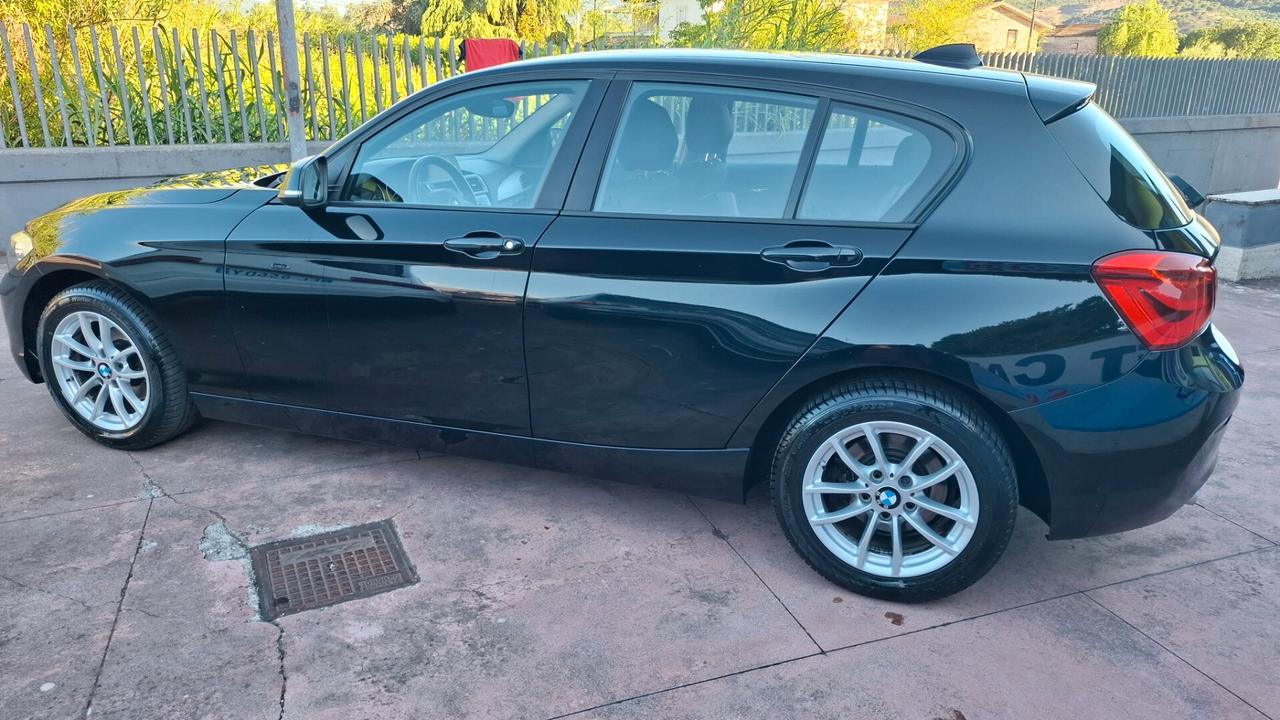 Bmw 116 116d 5p. Urban UNICO PROPRIETARIO--PER NEOPATENTATI