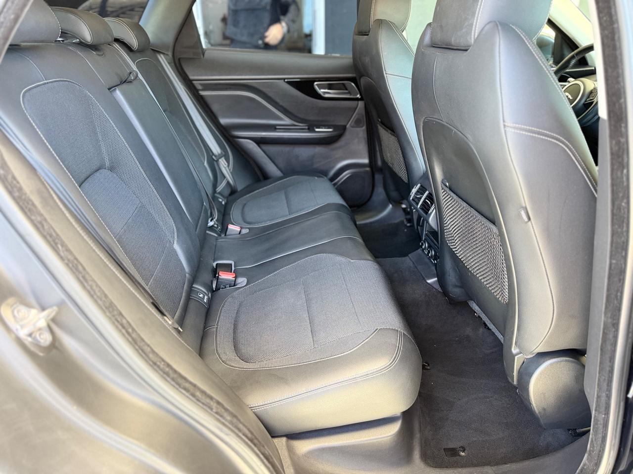 Jaguar F-Pace 2.0 D 180 CV AWD R-Sport motore nuovo