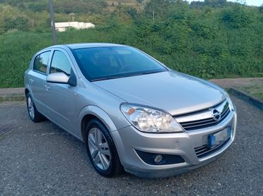Opel Astra 1.4 16V Twinport 5 porte Enjoy