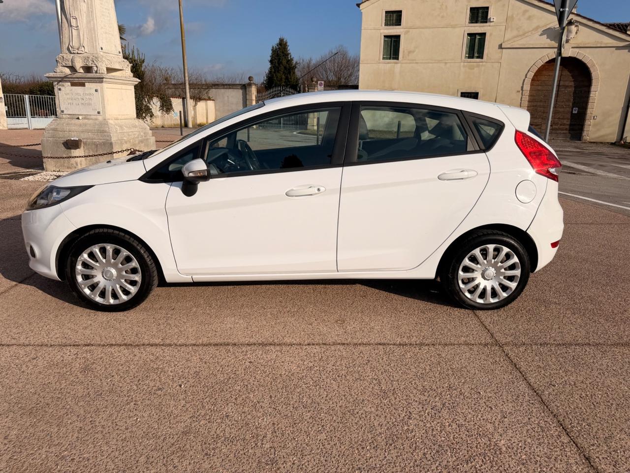 Ford Fiesta 1.4 TDCi km110mila neopatentati