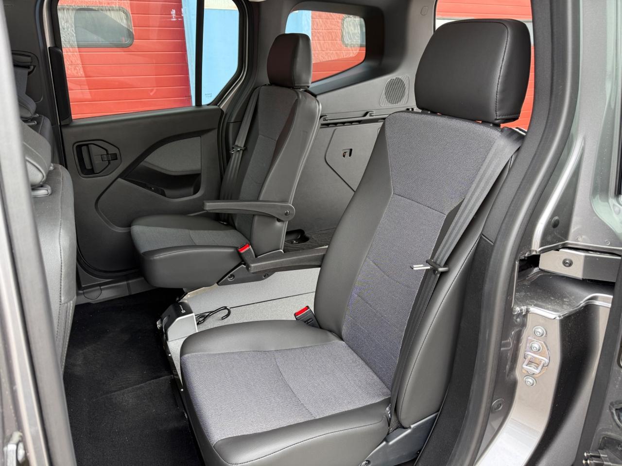 Renault Kangoo automatico per disabili con pianale ribassato