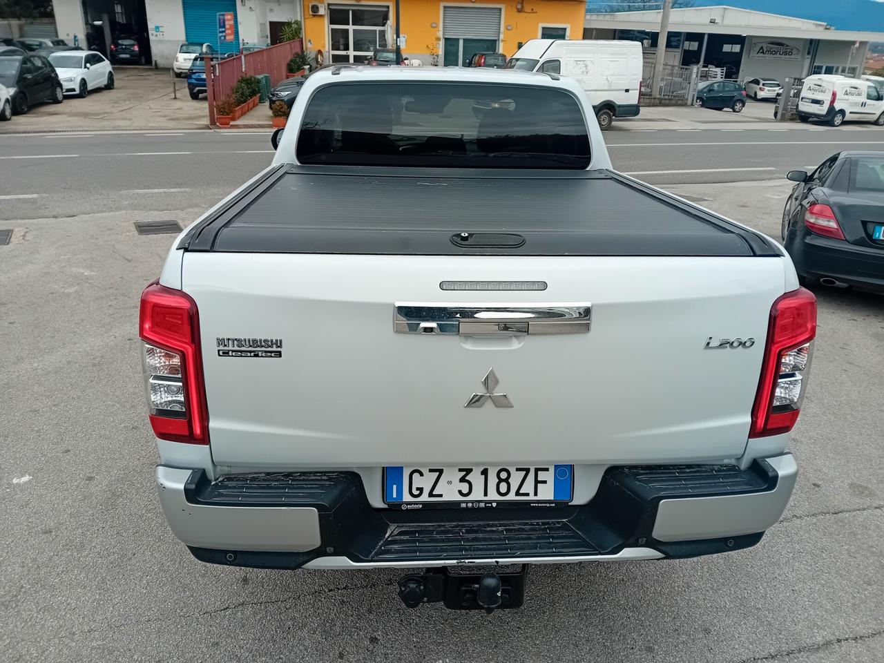 Mitsubishi L200 2.3 D Club Cab 4x4 Super Select Intense