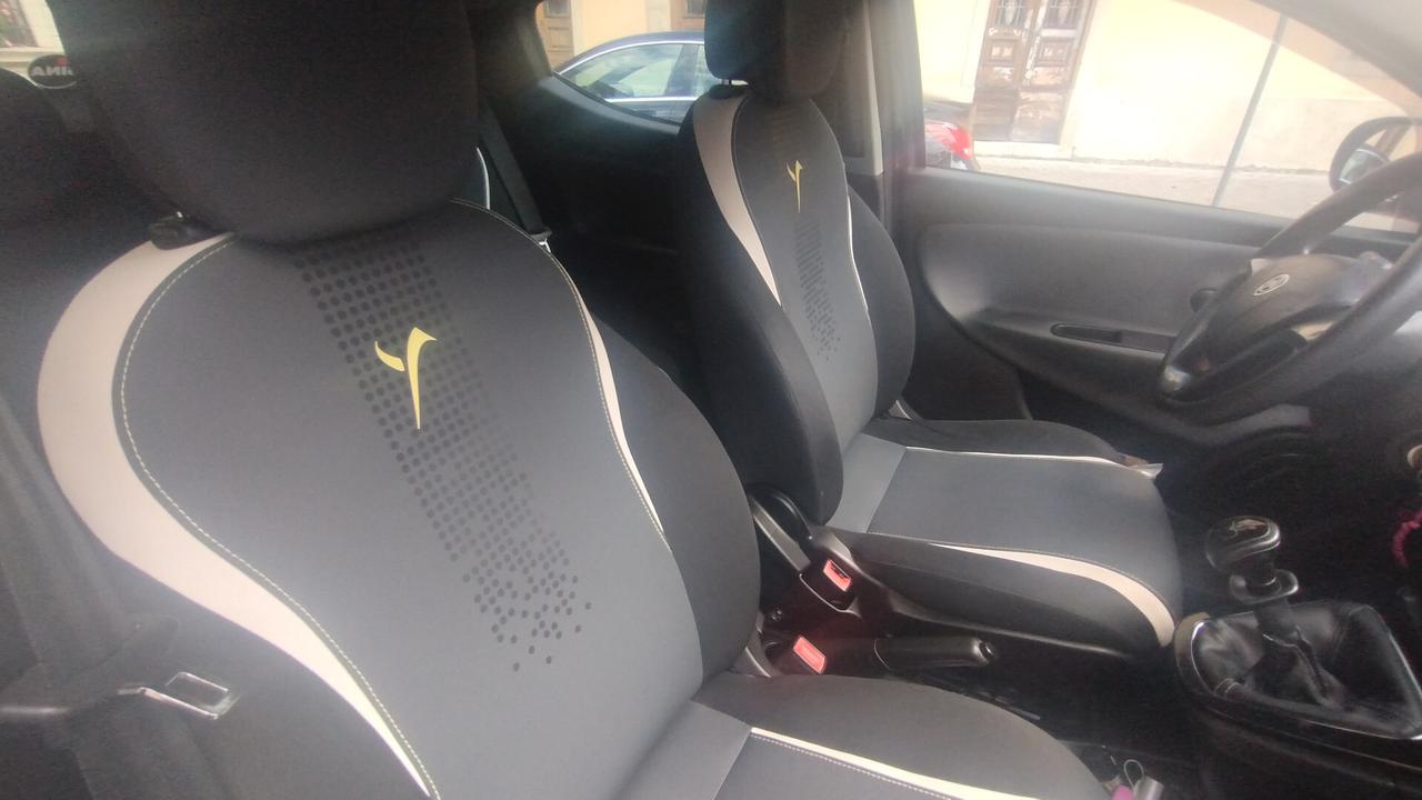 Lancia Ypsilon 1.2 69 CV 5 porte Elefantino NEOPATENTATI