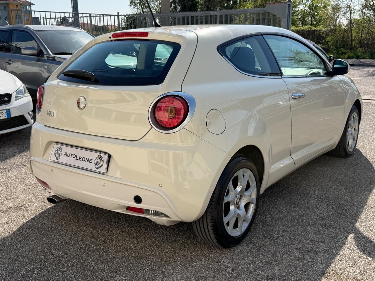 Alfa Romeo MiTo 1.6 JTDm 16V Distinctive Premium Pack