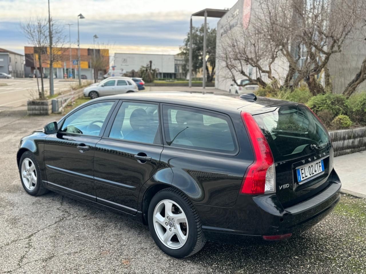 Volvo V50 1.6D 115cv Neopatentati