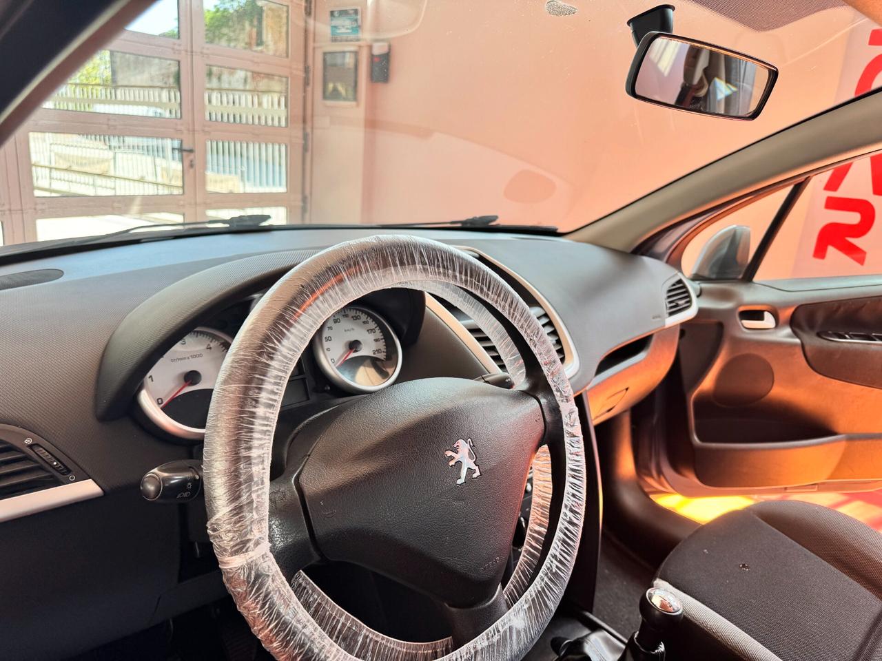 Peugeot 207 1.4 HDi 70CV 5p. ONE Line