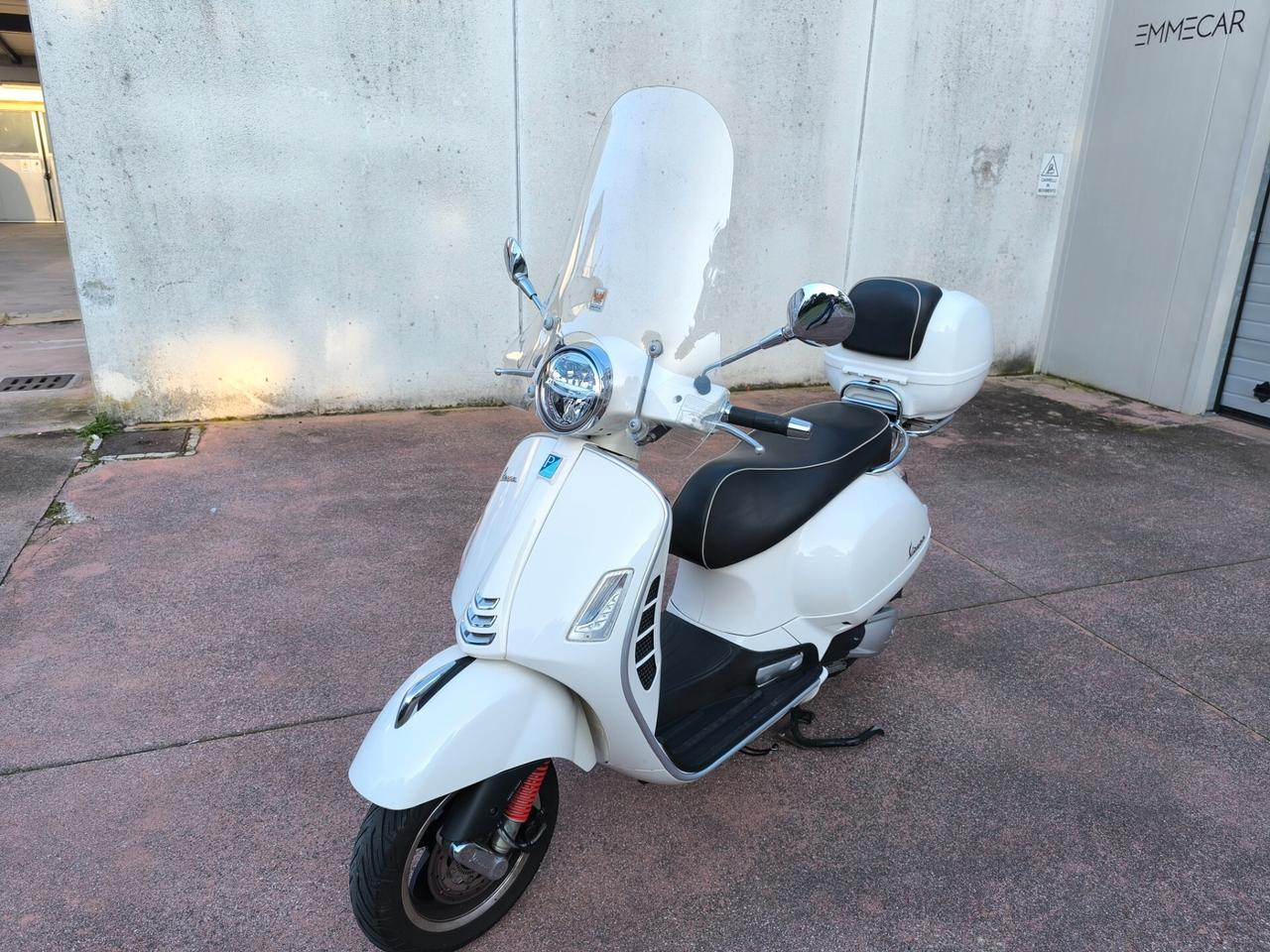 Piaggio Vespa 300 GTS hpe SUPER ABS