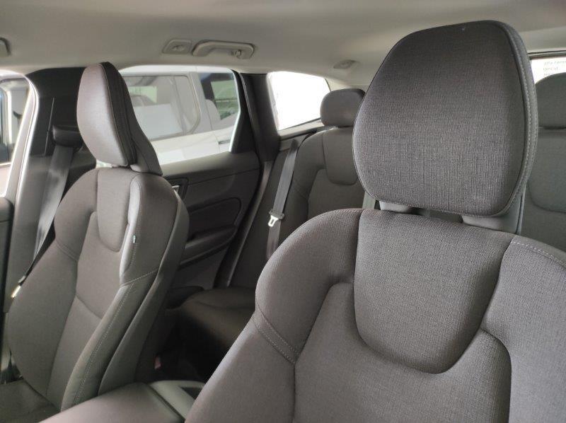 VOLVO XC60 B4 (d) AWD Geartronic Business Plus