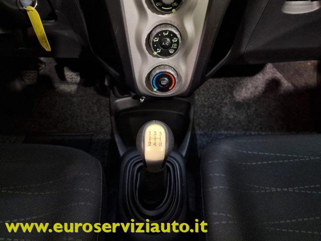 TOYOTA Yaris 1.3 5 porte Sol