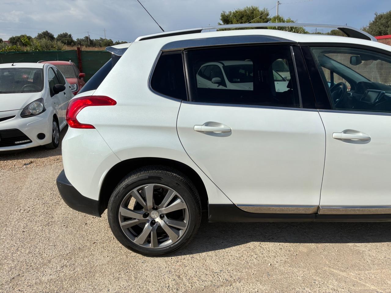 Peugeot 2008 BlueHDi 100 S&S Black Matt