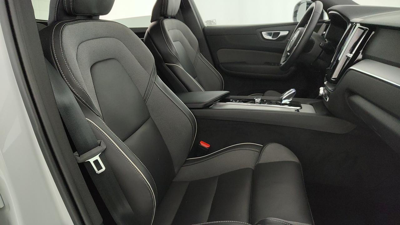 VOLVO XC60 2.0 b5 Plus Dark awd auto