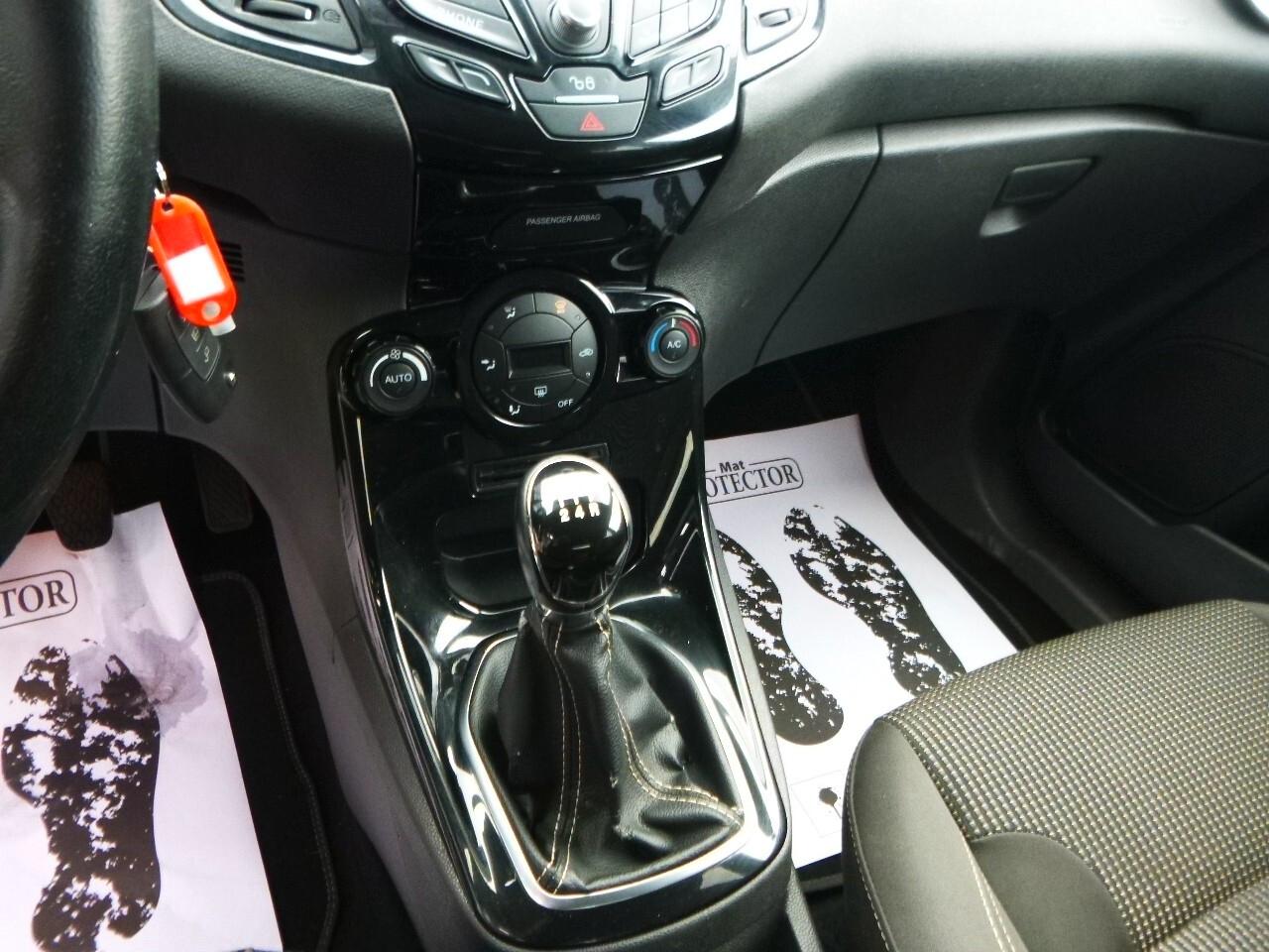 Ford Fiesta 1.5 TDCi 75CV 5 porte Titanium.NEOPATENTATI