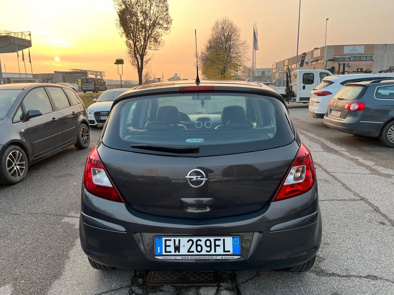 Opel Corsa 1.2 5 porte **NEOPATENTATI**