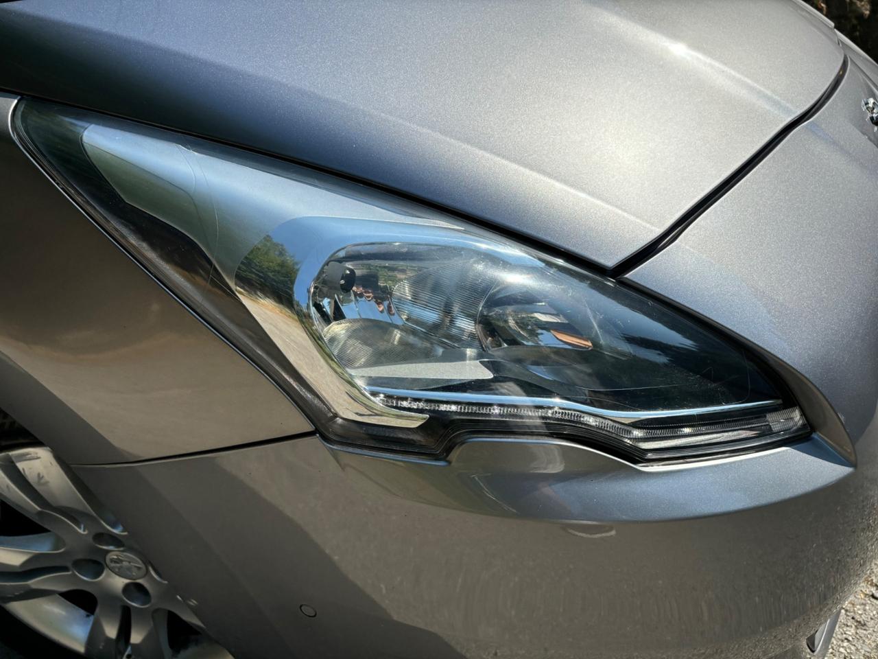 Peugeot 5008 2.0 HDi 150CV Active