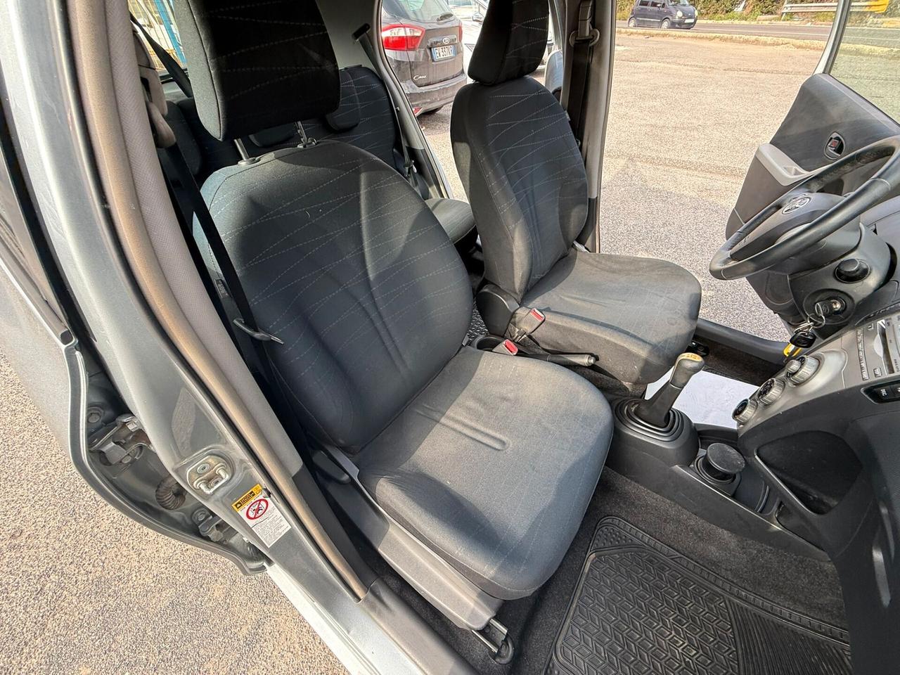 TOYOTA YARIS 5PORTE 1.0BENZINA 69CV OK NEOPATENTATI