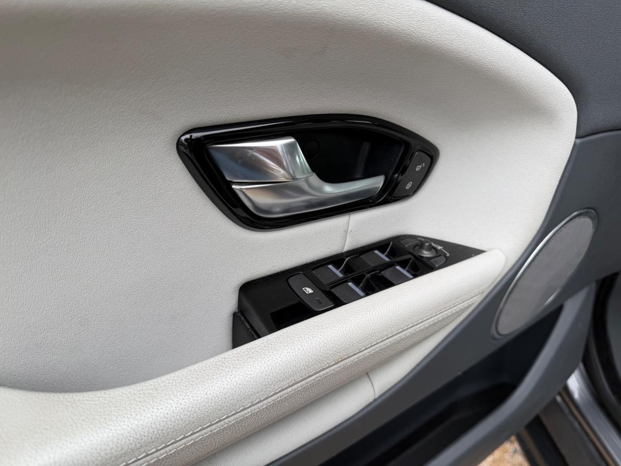 Land Rover Range Evoque 2.0 TD4 180 CV 5p. SE Dynamic